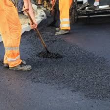 Best Driveway Maintenance Services  in London, CA